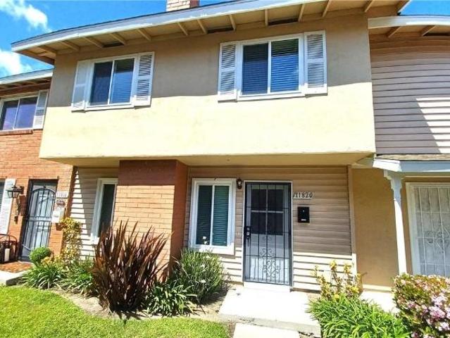 Townhouse for rent in Fountain Valley, California