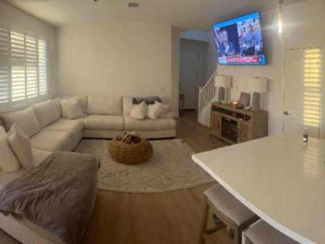 Townhouse for rent in Fontana