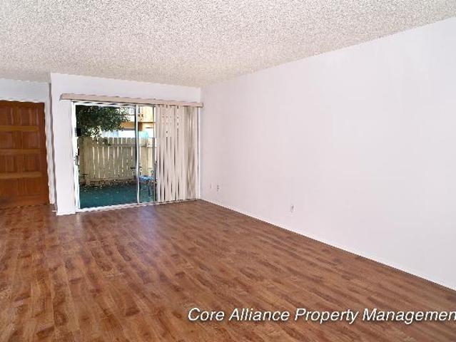Townhouse for rent in Reseda