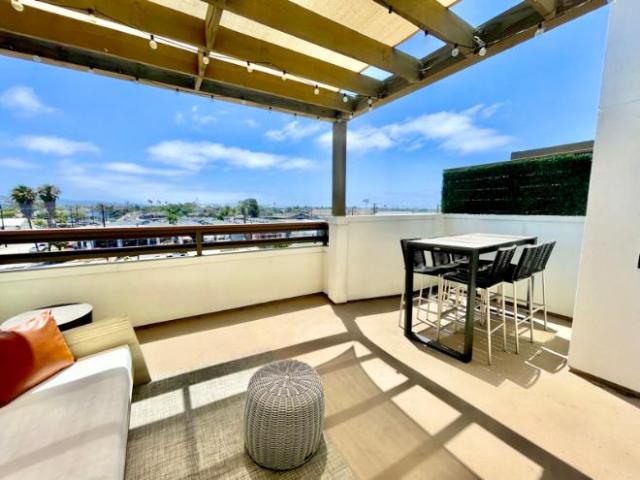 Townhouse for rent in Costa Mesa