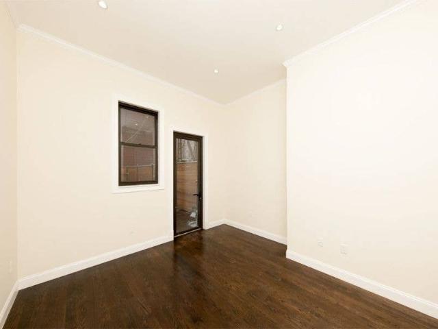 Room for rent in Arverne, New York
