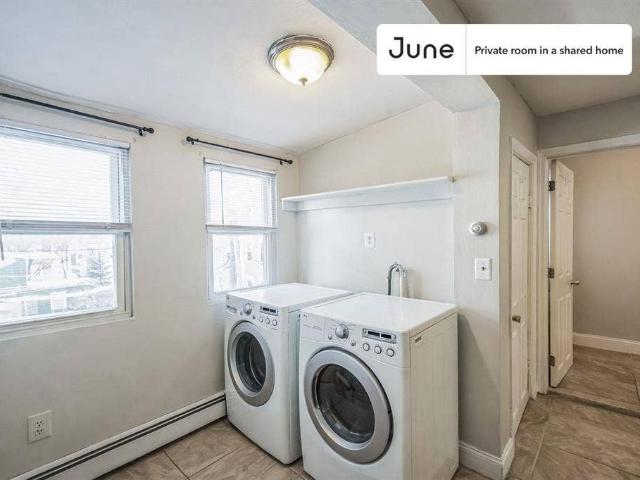 Room for rent in West Roxbury, Boston