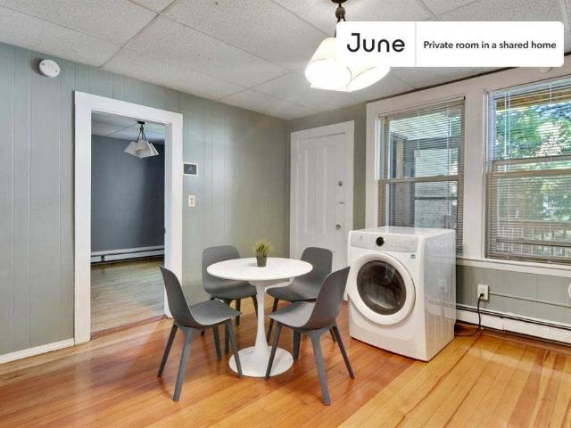 Room for rent in Dorchester, Boston