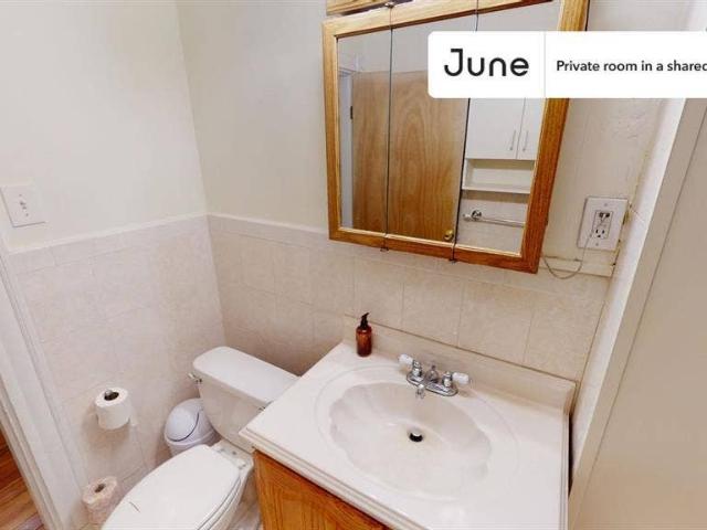 Room for rent in Seaport, Boston