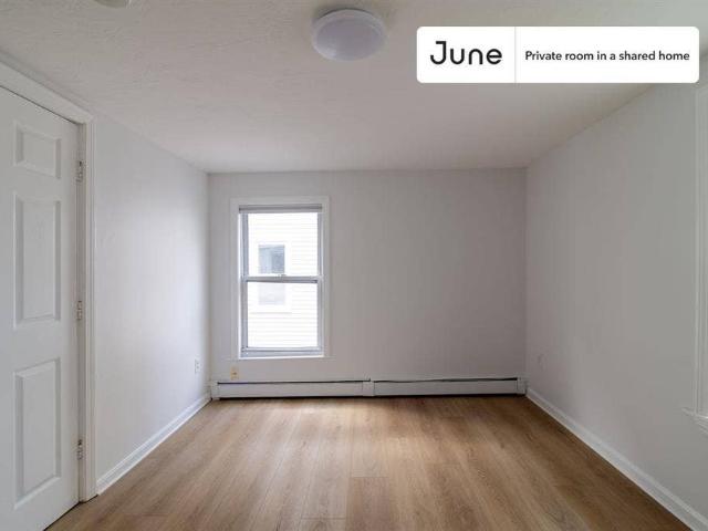 Room for rent in Hyde Park, Boston