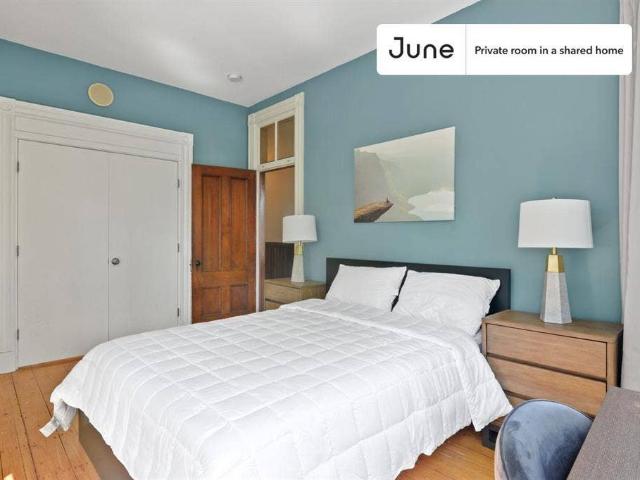 Room for rent in Hyde Park, Boston