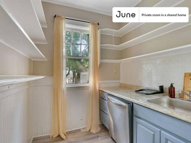 Room for rent in Dorchester, Boston