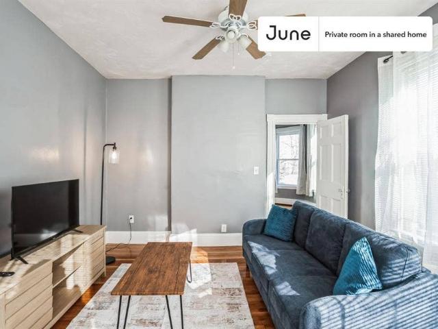 Room for rent in Roslindale, Boston