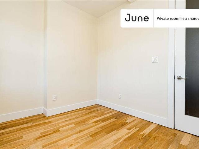Room for rent in Arverne, New York