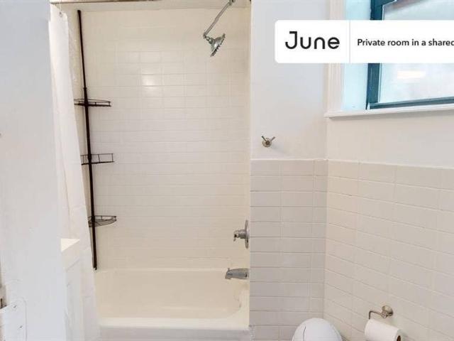 Room for rent in Arverne, New York
