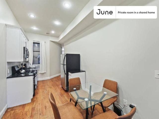 Room for rent in Arverne, New York