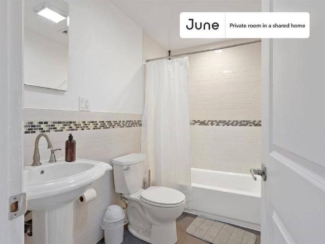 Room for rent in Arverne, New York