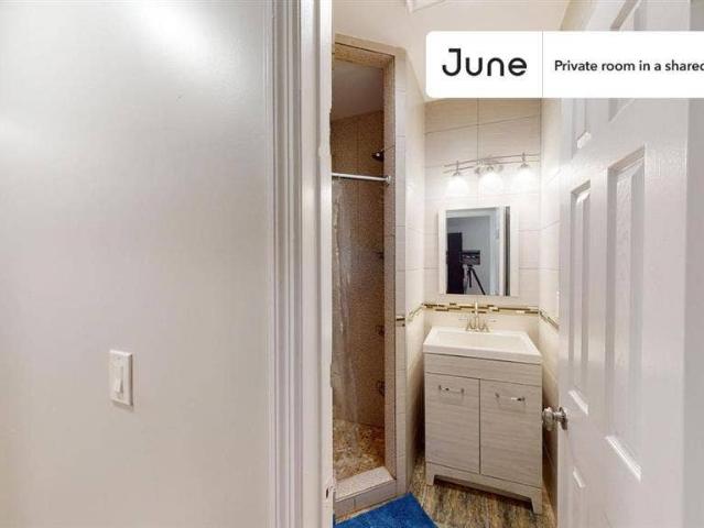Room for rent in Arverne, New York