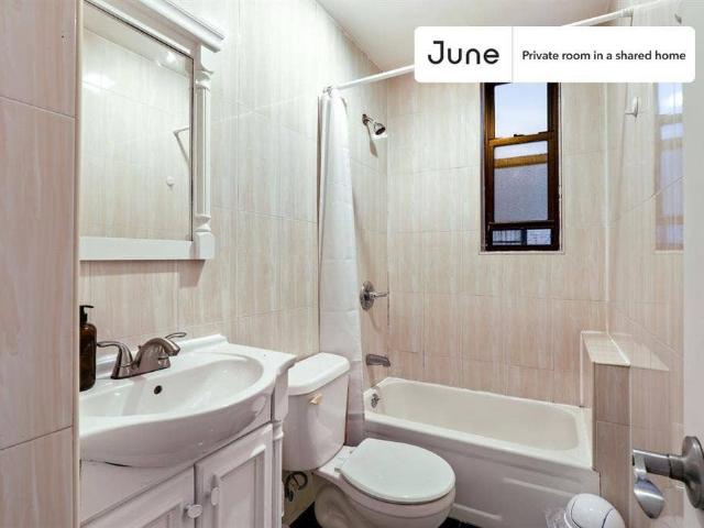 Room for rent in Arverne, New York