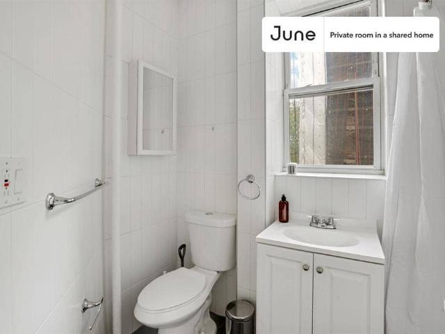 Room for rent in Arverne, New York
