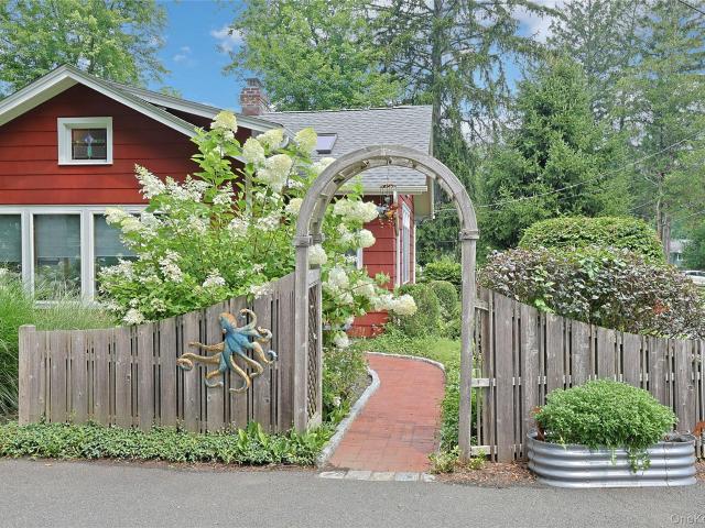 Property for rent in Valley Cottage, Rockland County