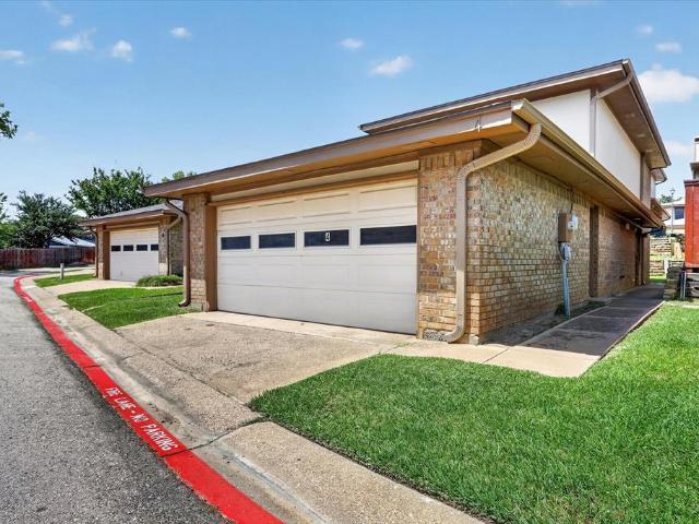 Townhouse for sale in Bedford, Texas