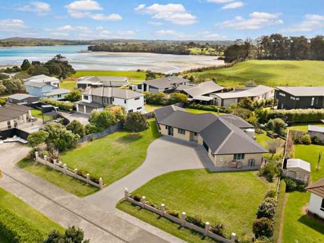 House for sale in Clarks Beach, Franklin