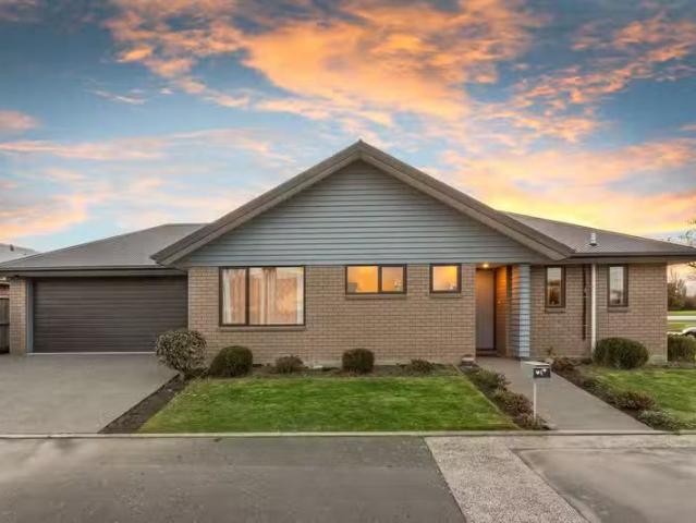 House for sale in Chaslands, Canterbury