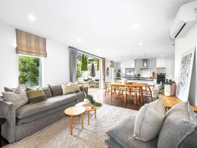 Property for sale in Chaslands, Canterbury