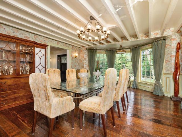 House for sale in Old Westbury