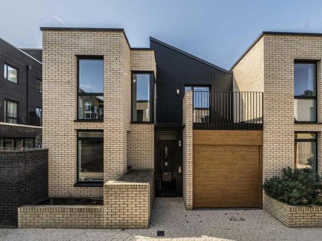 House for rent in Chobham Manor, Greater London