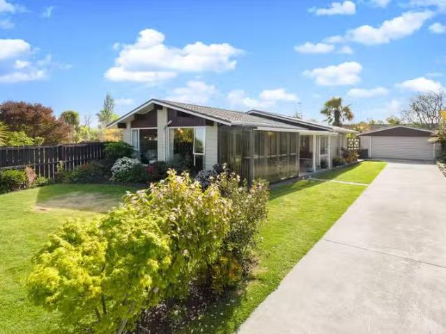 House for sale in Chaslands, Canterbury