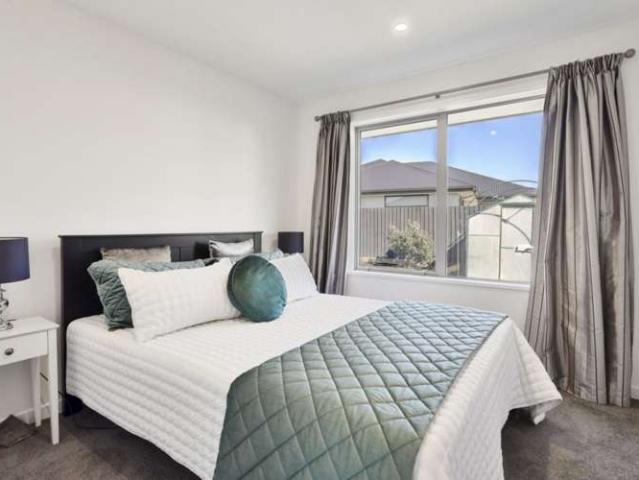 Property for sale in Chaslands, Canterbury