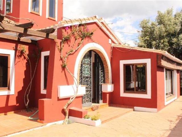 Casa en venta en Alcazaba Beach, Costa del Sol Occidental