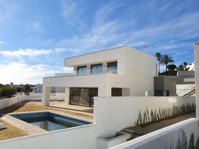 Casa en venta en Castillo de la Duquesa, Costa del Sol Occidental