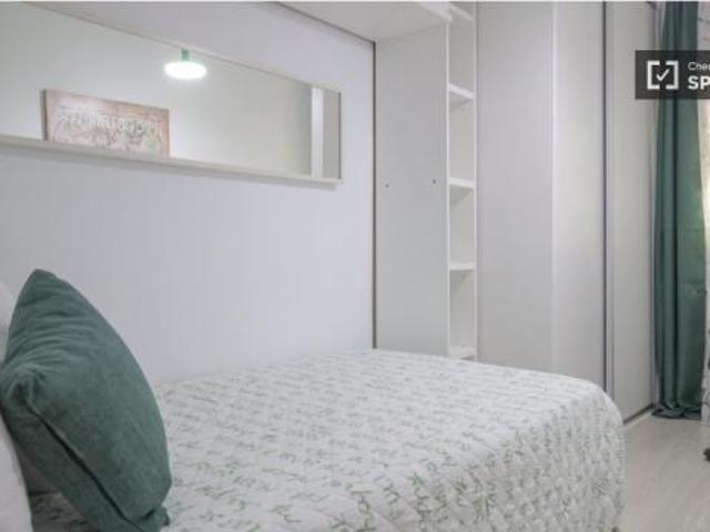 Habitación en alquiler en Alcalá De Henares, Distrito V