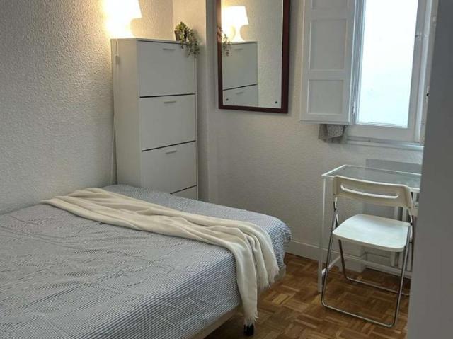 Habitación en alquiler en Medina-sidonia, Madrid