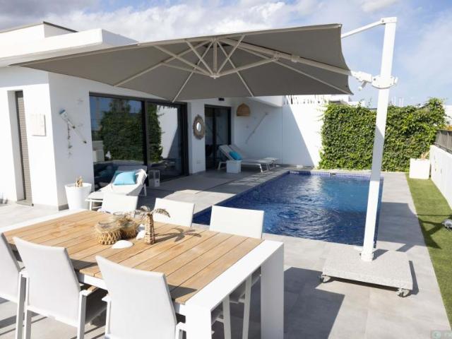 Villa en alquiler en Alicante