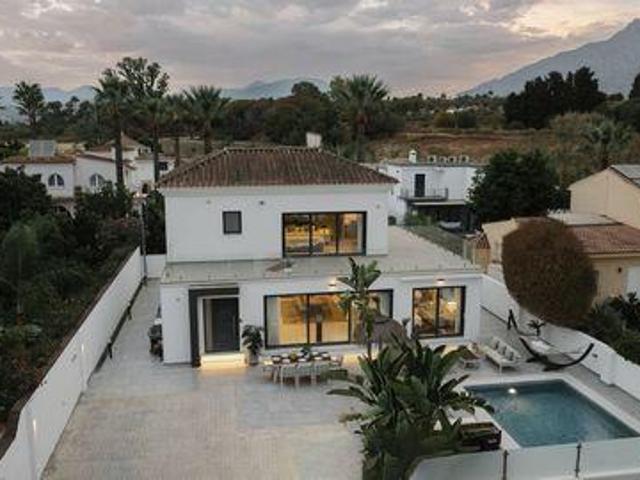 Chalet en venta en Nueva Andalucía, Costa del Sol Occidental