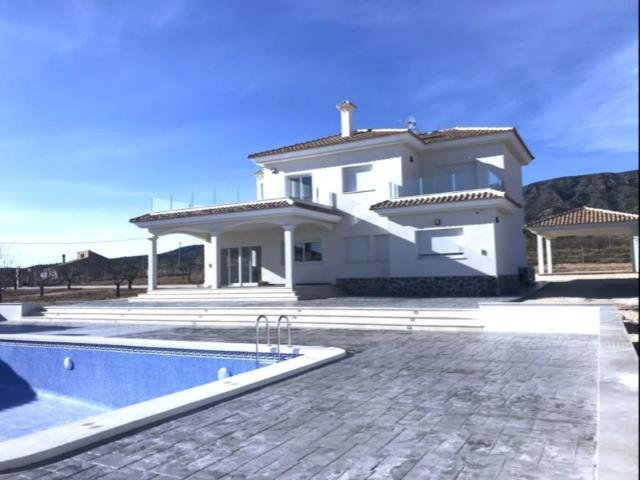 Villa en venta en El Pinós