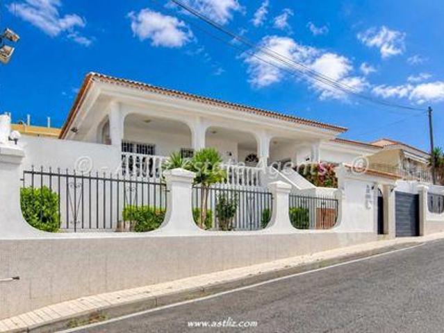 Chalet en venta en Las Rosas del Guanche, Arona