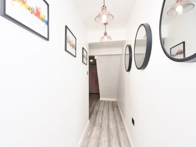Apartment for rent in Poplar Grove, Greater London