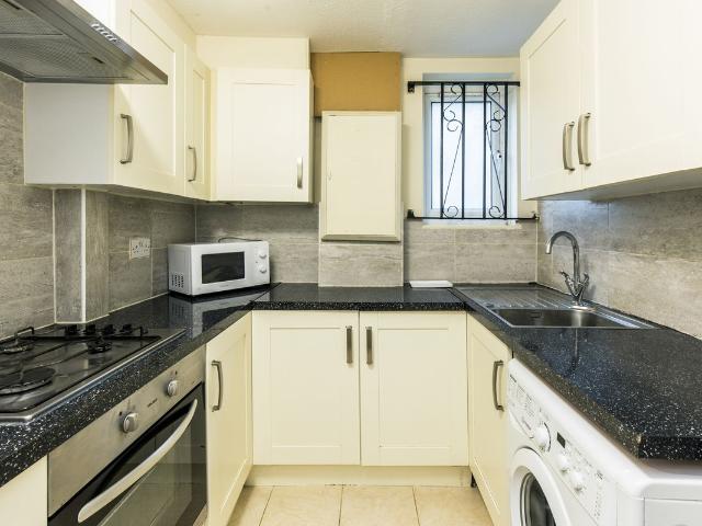 House for rent in Clapton Park, Greater London