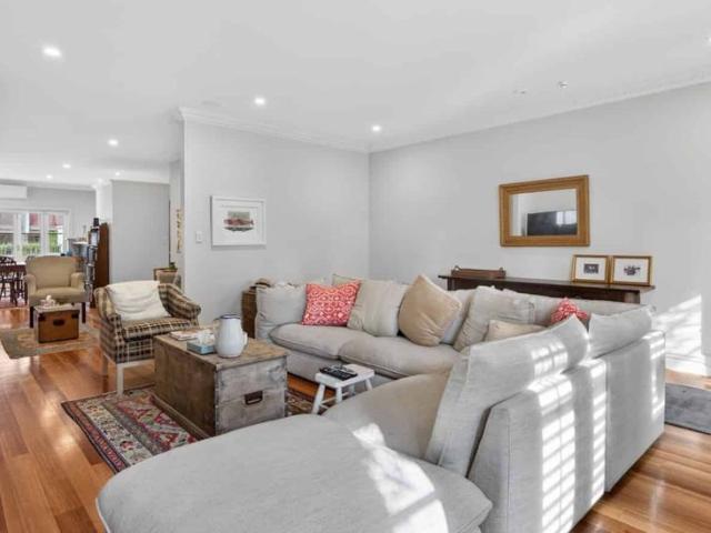 Townhouse for rent in Newmarket, Oroua County
