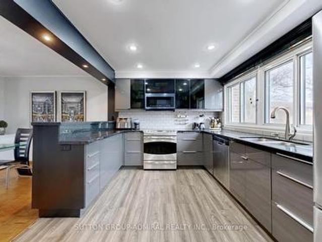 Townhouse for sale in York Centre, Toronto
