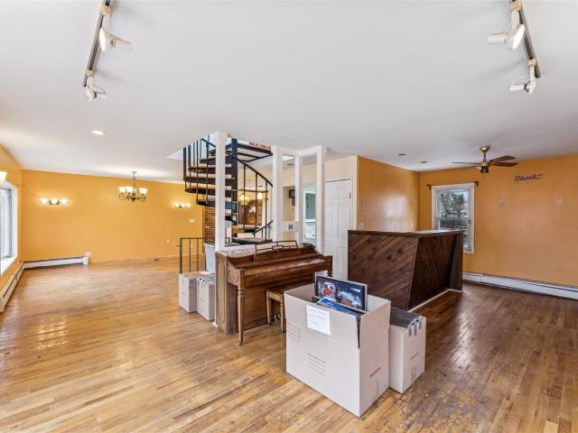 House for sale in Albertson