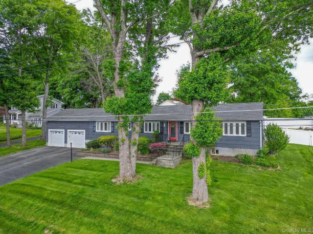 House for sale in Baldwin Place, New York