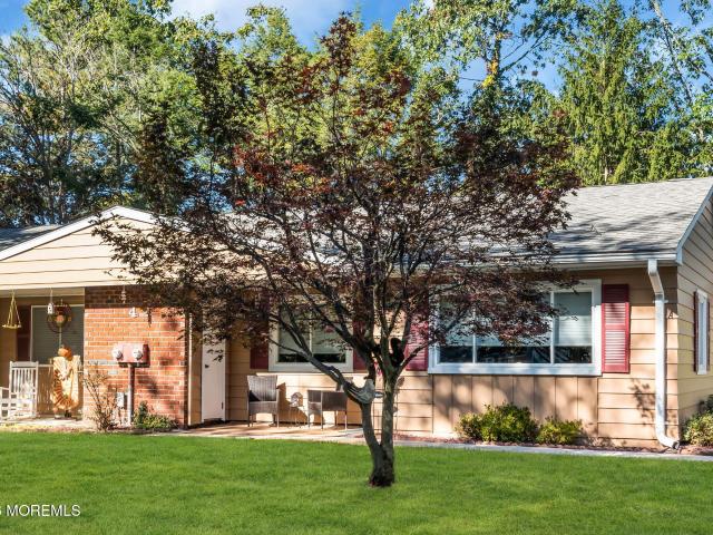 House for sale in Cedar Glen Lakes, Manchester Township