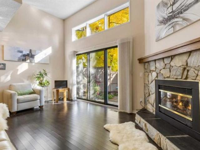Townhouse for sale in Glamorgan, Calgary