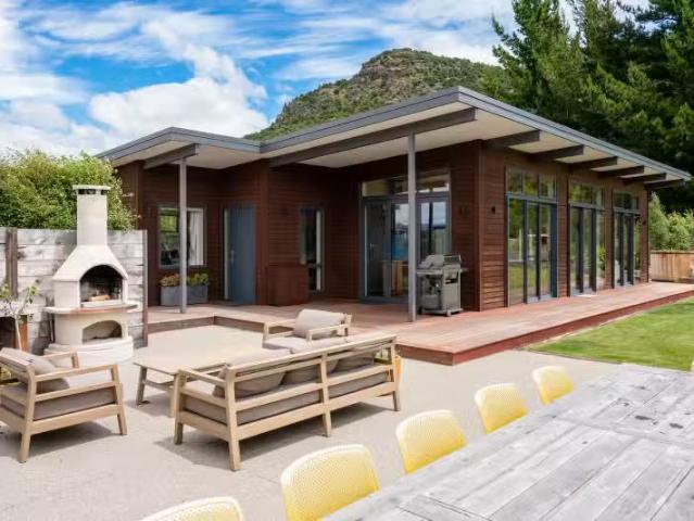 House for sale in Otakou
