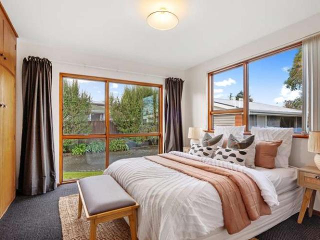 House for sale in Chaslands, Canterbury