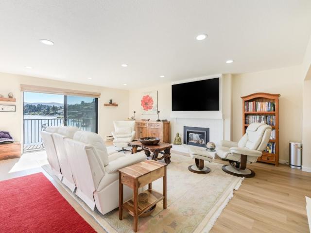 Condo for sale in Belvedere Tiburon, California
