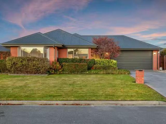 House for sale in Chaslands, Canterbury