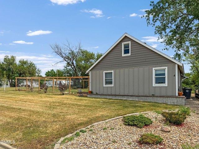 House for sale in Grenora, North Dakota