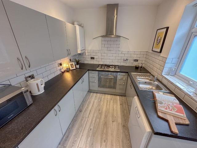 Room for rent in Kensington, Calderstones